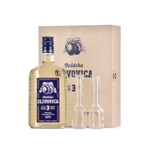 Slivovica Bošácka 3-ročná + 2 poháre drevo 52% 0,7L